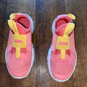 Nike Kids' Flex Runner 2 Running
